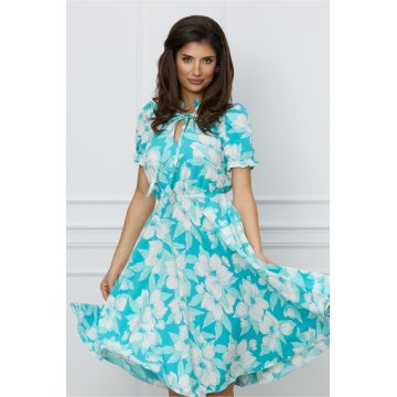 Rochie MBG bleu cu imprimeu floral alb si snur la baza gatului