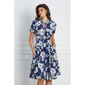 Rochie MBG bleumarin cu imprimeu floral bleu si snur la baza gatului