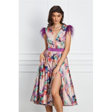 Rochie MBG roz cu imprimeu mov si pene la umeri Rochie MBG roz cu imprimeu mov si pene la umeri