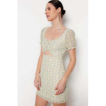 Rochie cu imprimeu floral si decupaj frontal