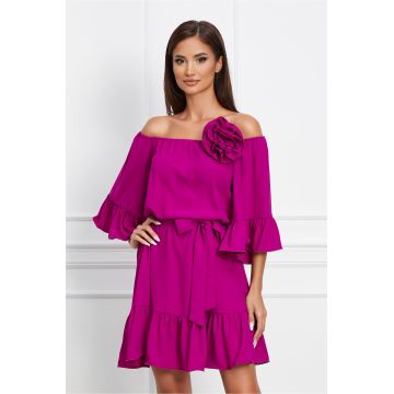 Rochie LaDonna magenta cu detaliu floral si decolteu elastic