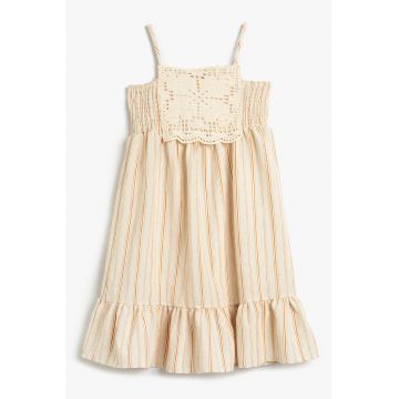 Rochie in dungi cu detaliu brodat