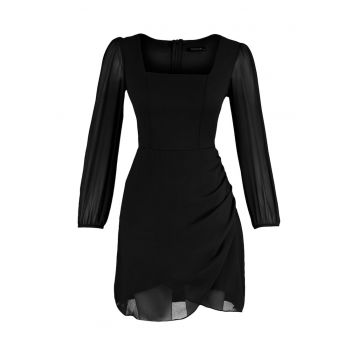 Rochie mini cu decolteu patrat