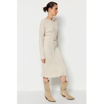 Rochie striata cu un cordon in talie