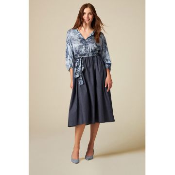 Rochie cu croiala in A si garnitura cu imprimeu