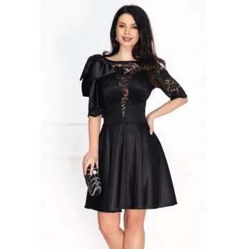 Rochie neagra de ocazie in clos cu funda pe umar