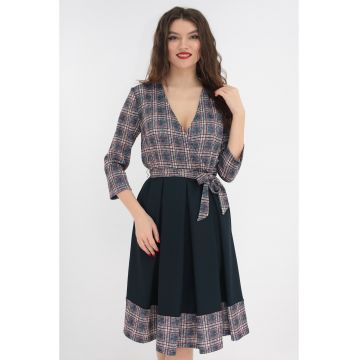 Rochie bleumarin cu print in carouri si pliuri