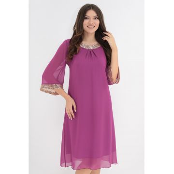 Rochie din voal magenta accesorizata cu paiete aurii