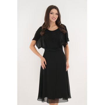 Rochie eleganta clos din voal negru accesorizat cu margele si strasuri