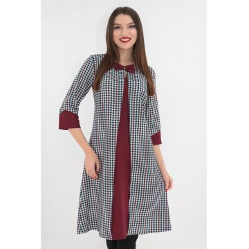 Rochie in carouri cu insertii grena cu aspect suprapus