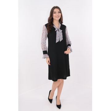 Rochie lejera neagra cu esarfa gri cu print discret