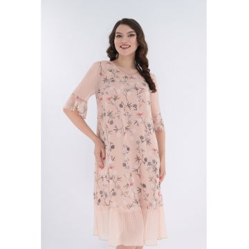 Rochie lejera roz-pudra cu print floral discret si volanas la tiv