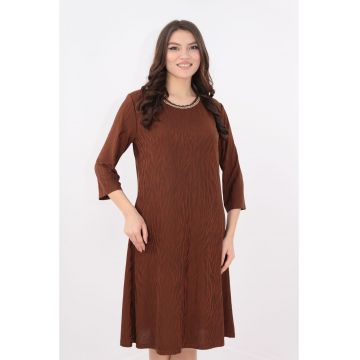 Rochie maro cu banda crosetata aurie