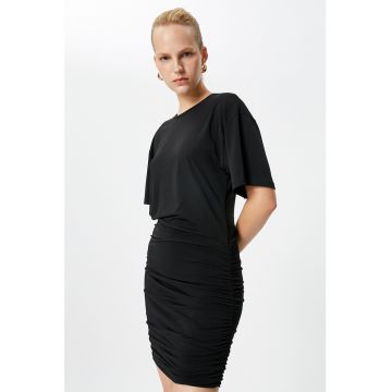 Rochie mini cu decolteu rotund