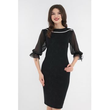 Rochie neagra cu print discret si banda decorativa la decolteu