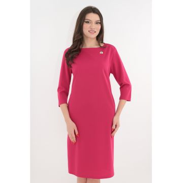 Rochie office fucsia cu buzunare si accesorizata cu brosa