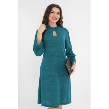Rochie turcoaz cu fir stralucitor si decupaj la decolteu
