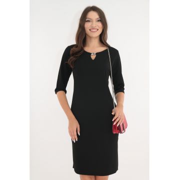 Rochie office neagra cu accesoriu argintiu la decolteu