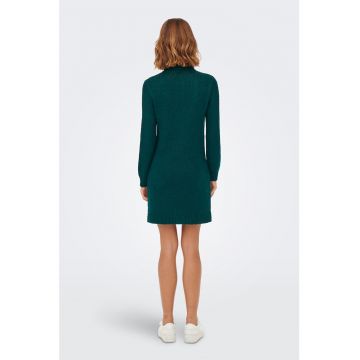 Rochie tricotata cu guler inalt
