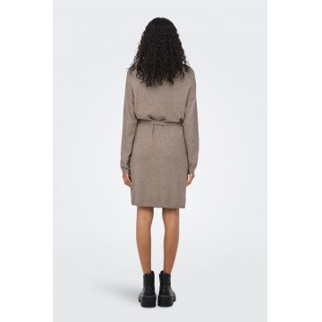 Rochie tricotata cu un cordon in talie