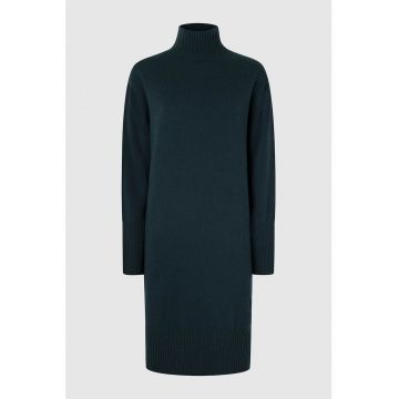 Rochie-pulover si slit lateral