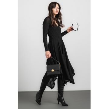 Rochie cu design petrecut