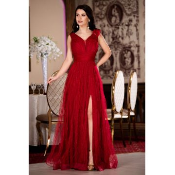 Rochie de nasa Carla lunga rosie din tulle brodat cu flori 3D pe umar