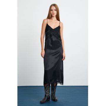 Rochie cu aspect satinat si insertii de dantela