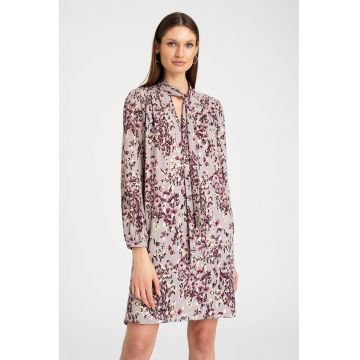 Rochie cu model floral si funda din panglici