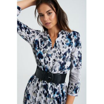 Rochie cu model si guler ascutit