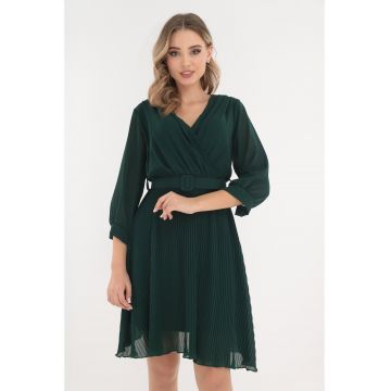 Rochie clos verde-smarald cu fusta plisata si curea in talie