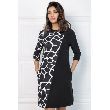 Rochie MBG neagra cu imprimeuri albe pe o parte