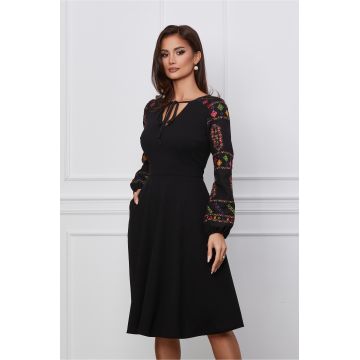 Rochie Moze neagra cu broderie traditionala pe maneci