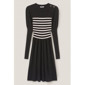 Rochie tricotata fin cu model in dungi