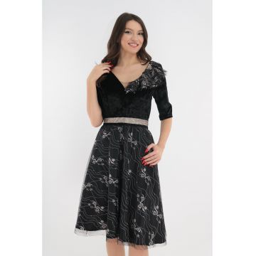 Rochie clos din catifea neagra si dantela