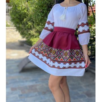 Rochie Traditionala stilizata cu Laura 4