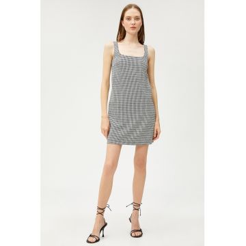 Rochie cu decolteu patrat si model houndstooth