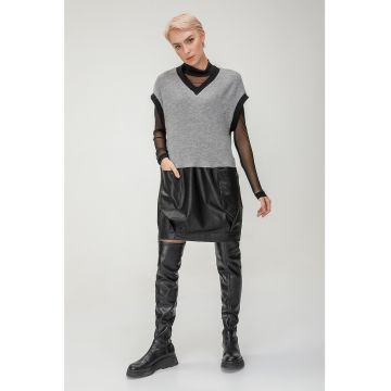 Rochie cu decolteu in V si buzunare frontale