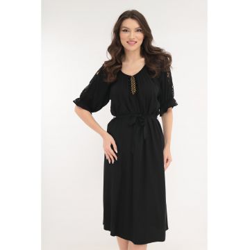 Rochie neagra lejera cu insertii de dantela pe maneci