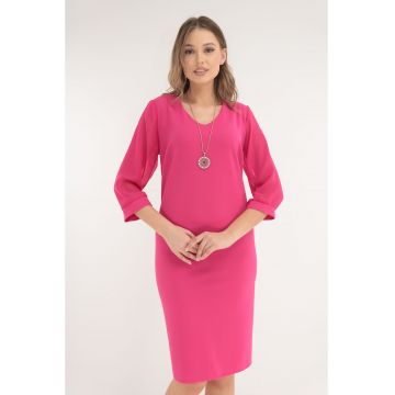 Rochie fucsia cu maneci din voal si lantisor