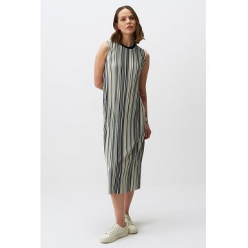 Rochie cu model in dungi si croiala dreapta