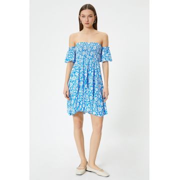 Rochie cu decolteu pe umeri si model floral