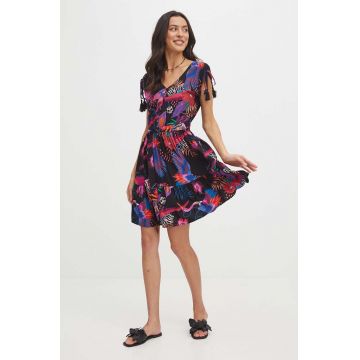 Medicine rochie culoarea negru, mini, evazată
