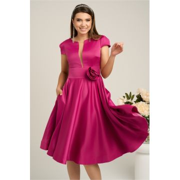 Rochie fucsia din satin cu trandafir in talie