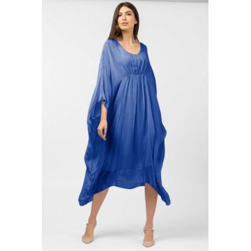 Rochie albastra in colturi, lunga, ampla, din matase si vascoza, cu detaliu sub bust