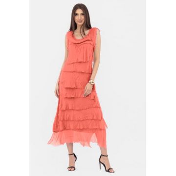 Rochie corai din matase si vascoza cu  volane franjurate suprapuse, fara maneci