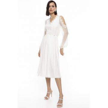 Rochie de matase cu decupaje pe umeri