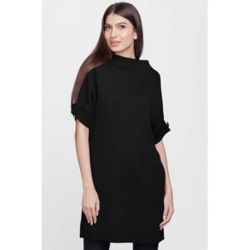 Rochie scurta tricotata, cu maneca scurta si nasture, din vascoza, neagra