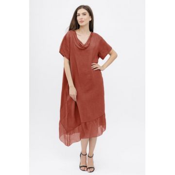 Rochie caramizie usor asimetrica A-line, din in cu guler si volan din matase, oversize