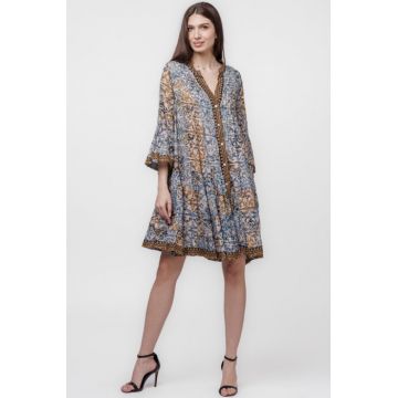 Rochie midi, cu volane, din batist de bumbac, cu imprimeu bleumarin-camel